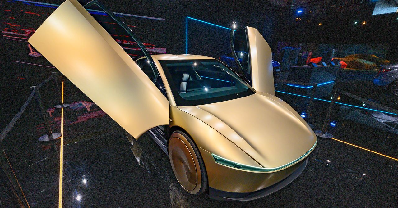 As Robotaxi Rides Begin, We Still Don’t Know the Mystery of Tesla’s Human Helpers